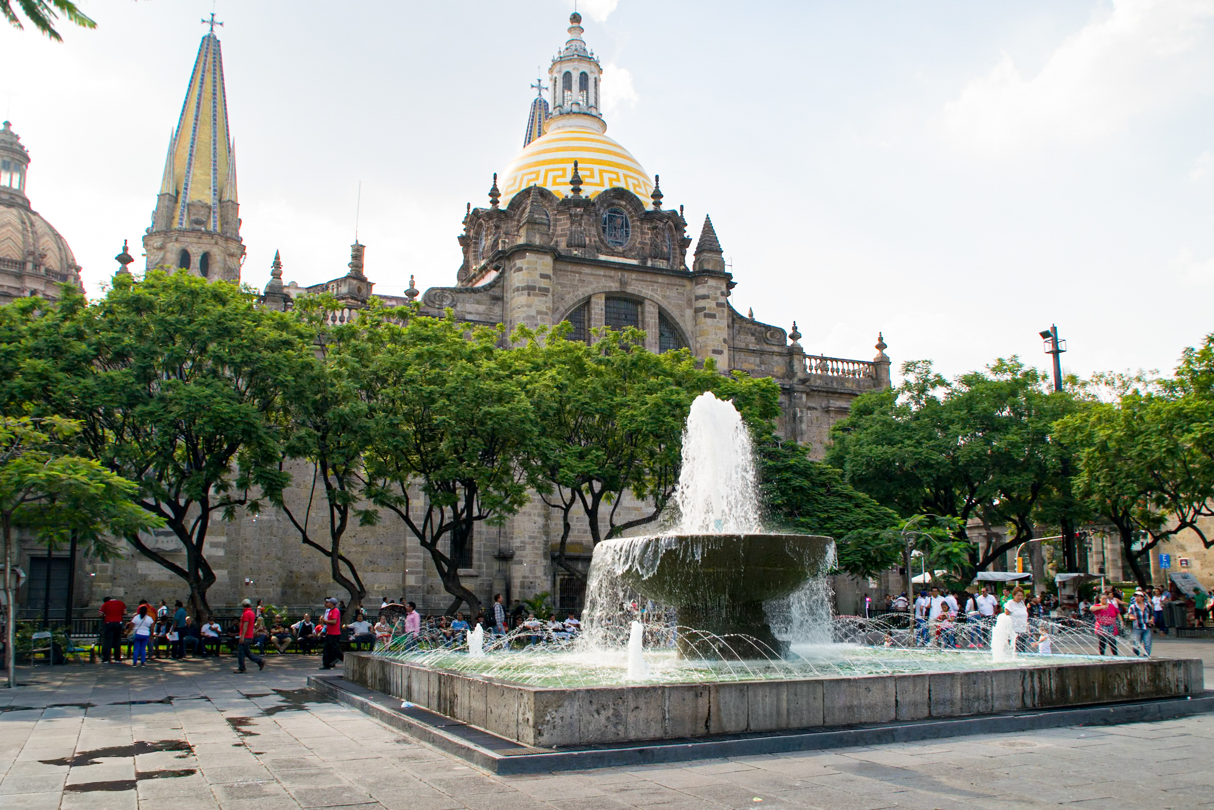The beautiful fountain and surroundings in Plaza Tapatía, Guadalajara, with a clear view of the city's historic cathedral. This area, known for its vibrant atmosphere and stunning architecture, is a perfect location to be visited and for networking events for incentive travel programs and MICE groups.