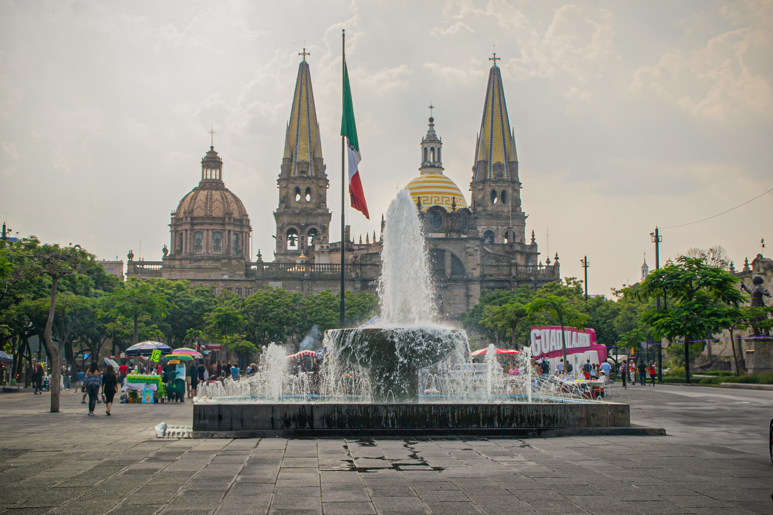 The beautiful fountain and surroundings in Plaza Tapatía, Guadalajara, with a clear view of the city's historic cathedral. This area, known for its vibrant atmosphere and stunning architecture, is a perfect location to be visited and for networking events for incentive travel programs and MICE groups.