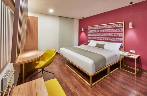 Modern guest room at City Centro by Marriott Oaxaca with stylish décor, ideal for incentive travel and business stays during MICE events in Mexico.